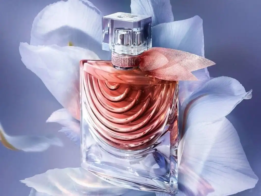 La Vie Est Belle Iris Absolu lấy cảm hứng từ hoa diên vỹ