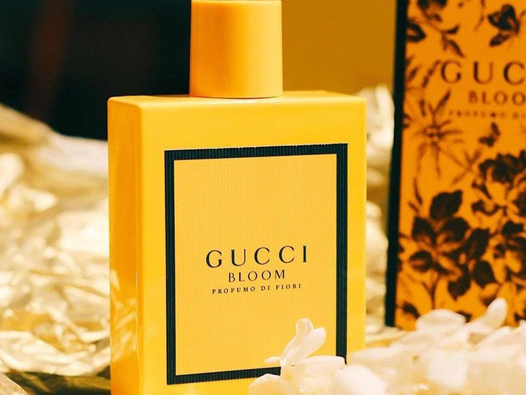 Profumo Di Fiori EDP được ví như một “khu vườn hoa vàng rực rỡ”, nơi vẻ đẹp của sự nồng nàn hòa quyện cùng nét thanh lịch đầy tinh tế.