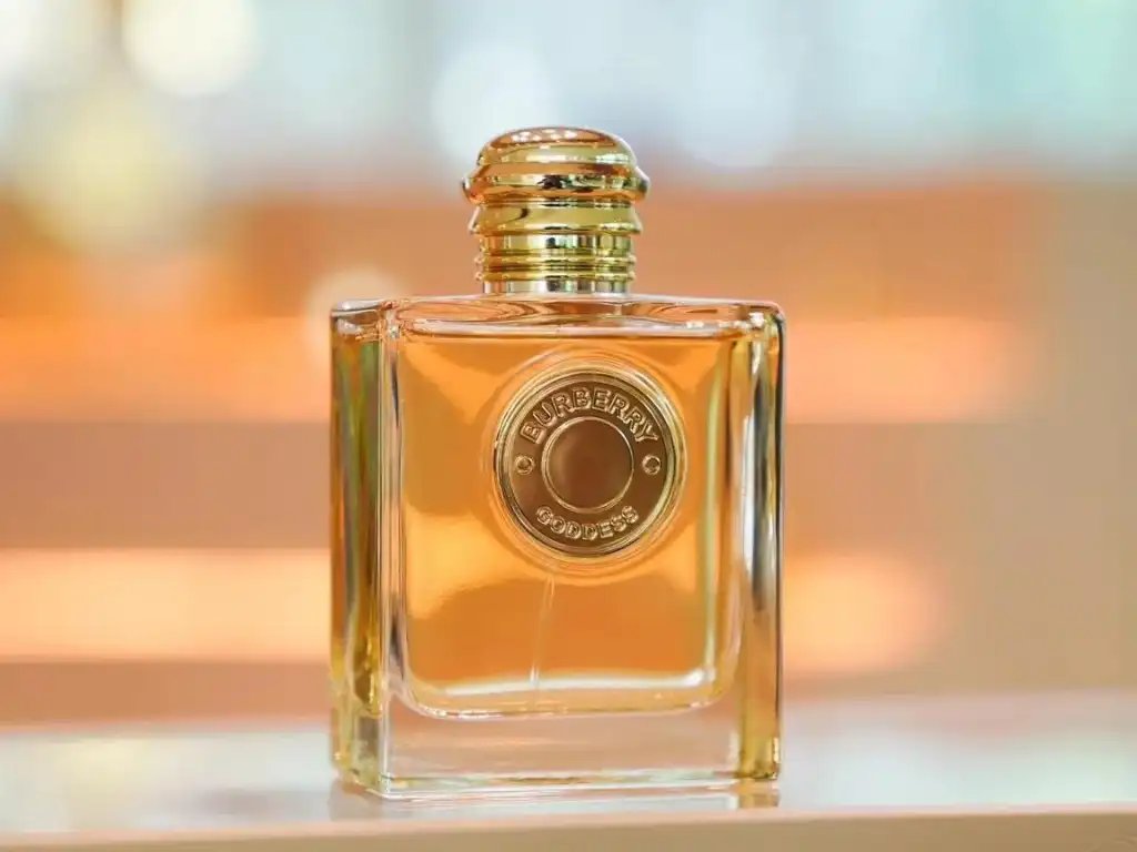 Burberry Goddess EDP Intense thể hiện nữ quyền mạnh mẽ