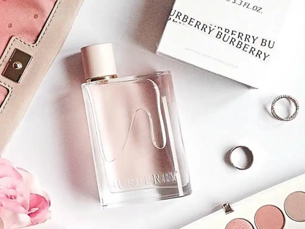 Burberry Her EDP với phong cách tiểu thư nhẹ nhàng