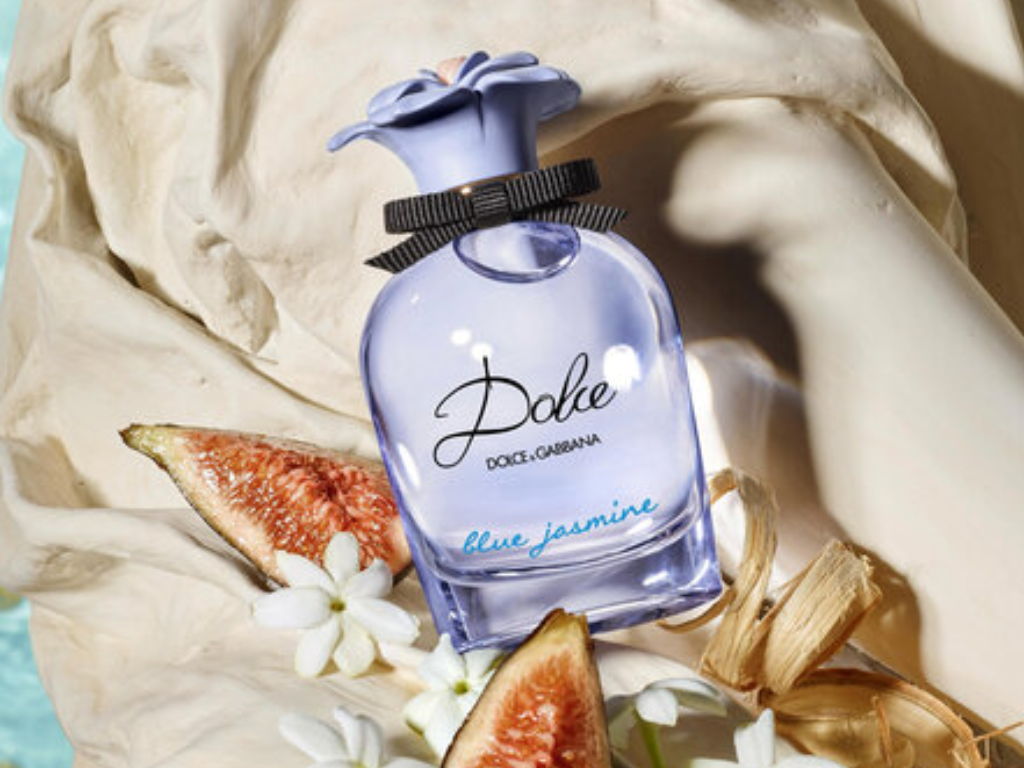 Dolce Blue Jasmine EDP – biểu tượng của sự tươi mới, lãng mạn và đầy nữ tính.