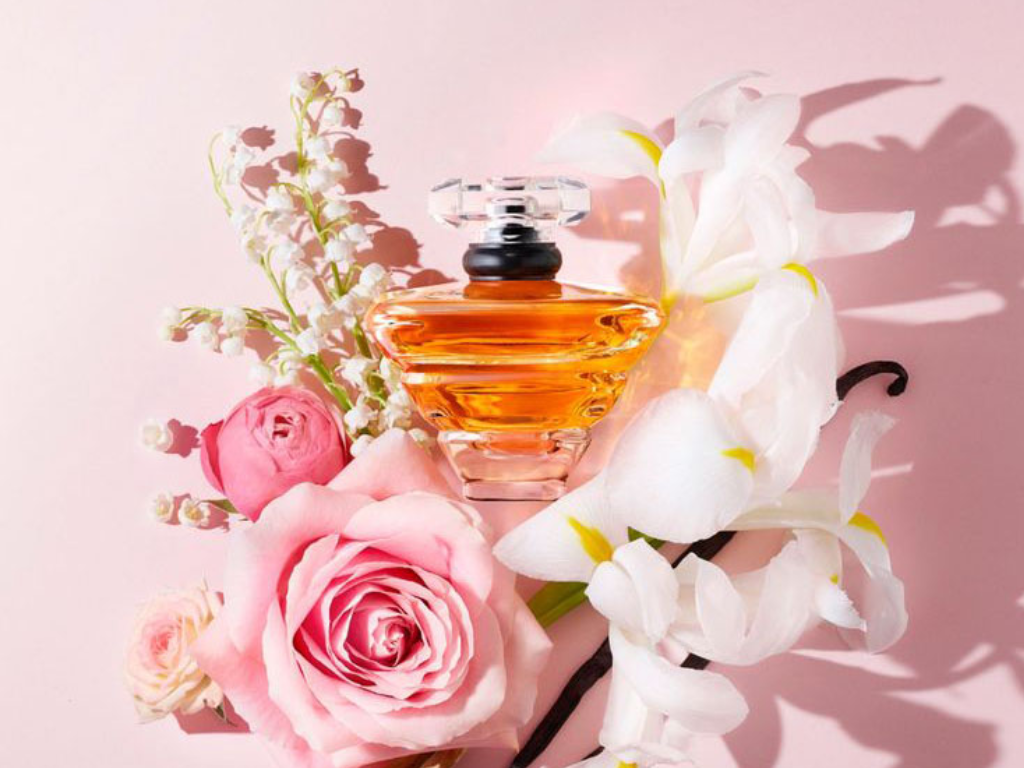 Khi bạn muốn mua nước hoa Biên Hòa mang đậm tinh thần cổ điển và nữ tính, Lancôme Trésor Eau de Parfum là lựa chọn hoàn hảo