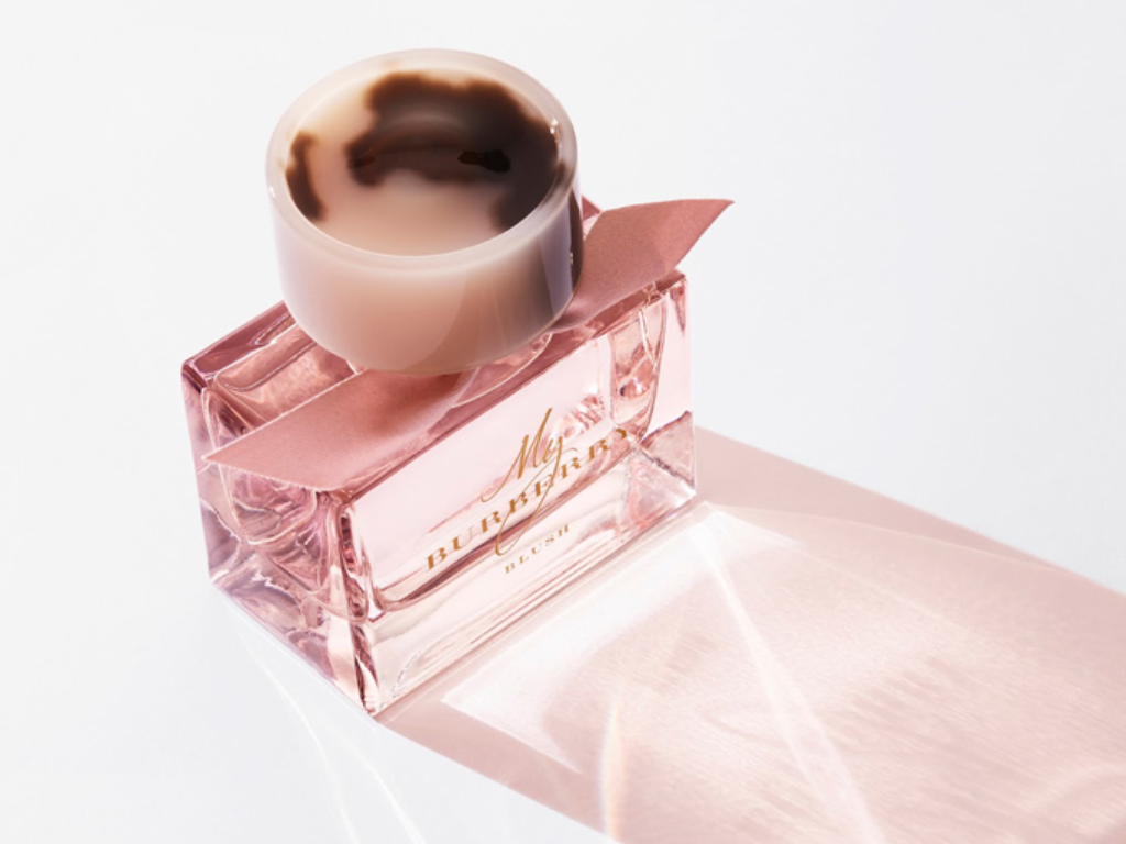 Nước hoa Burberry nữ – Biểu tượng của nét quyến rũ hiện đại và thanh lịch