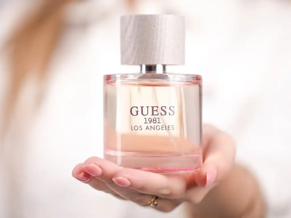 Guess 1981 Los Angeles cổ điển và nữ tính
