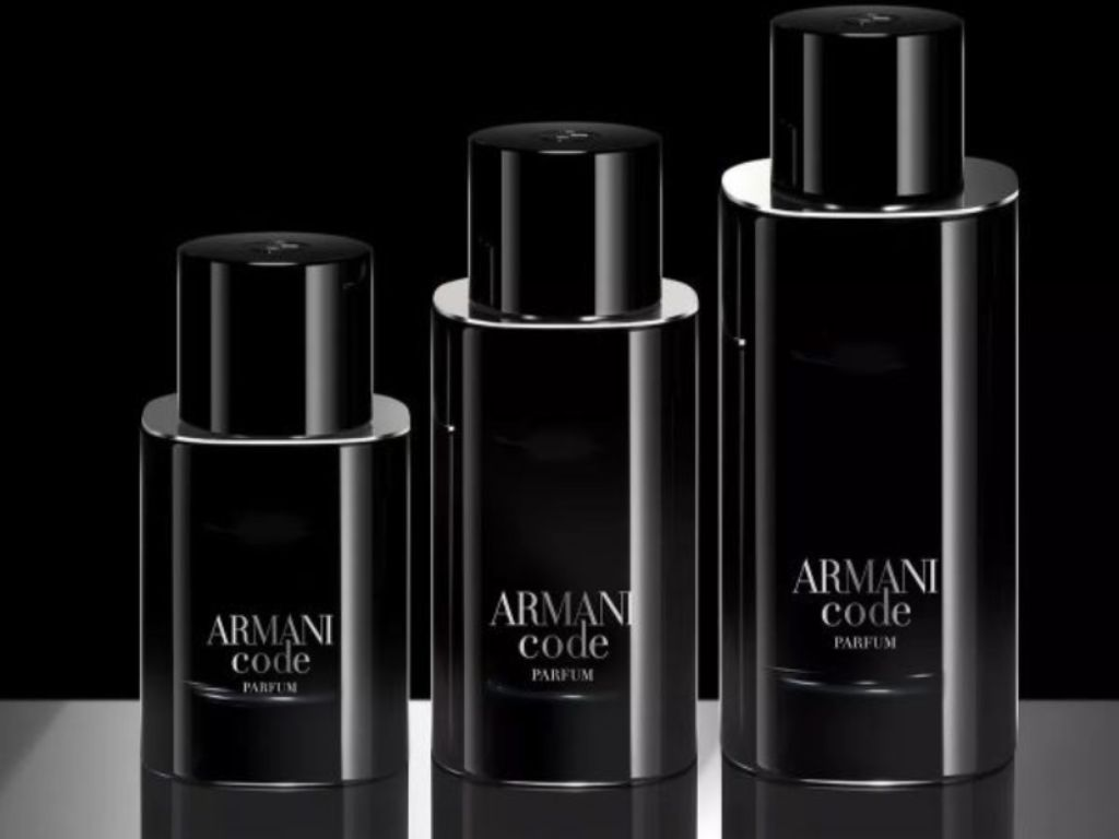 Armani Code Parfum là phiên bản đậm đặc, quyến rũ và có chiều sâu hơn của dòng Armani Code truyền thống