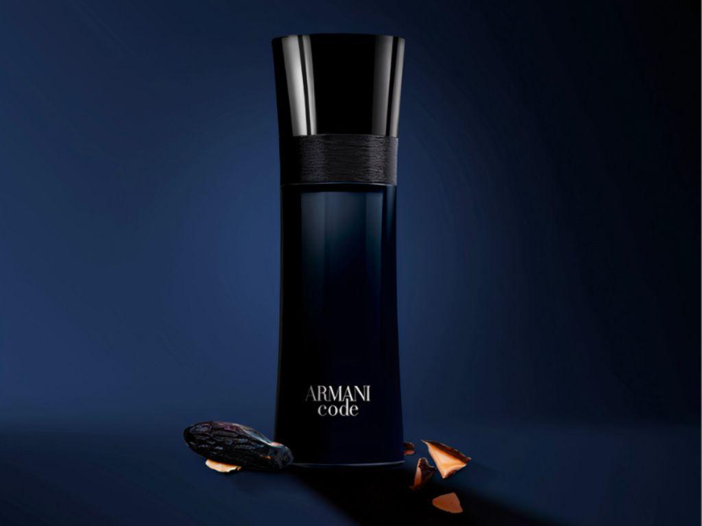 Tương tự Armani Code EDT nhưng sản xuất dành riêng cho thị trường đại trà hơn, Armani Code For Men EDT vẫn giữ nguyên hương cam, gỗ, đậu tonka và một chút cay nhẹ
