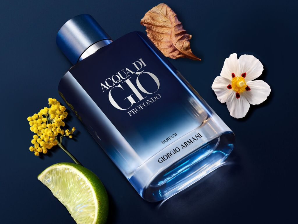 Acqua di Gio Profondo Eau de Parfum là câu trả lời cho thắc mắc nước hoa Gio nam giữ mùi lâu không, với độ bền hương 7–10 giờ