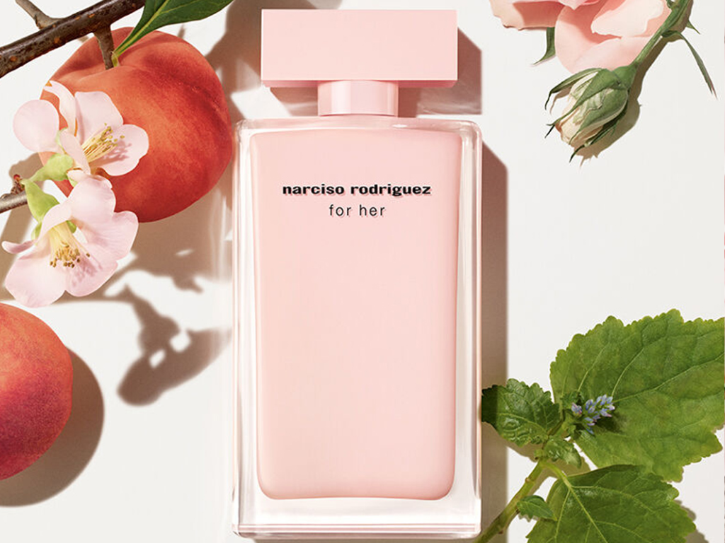 Narciso Rodriguez For Her là một trong những dòng nước hoa Hạ Long được phái đẹp đặc biệt yêu thích bởi sự kết hợp hoàn hảo giữa nét gợi cảm, tinh tế và hiện đại