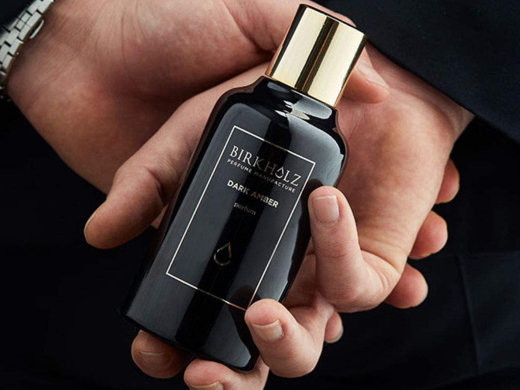 Birkholz Dark Amber Parfum là một trong những kiệt tác tiêu biểu của dòng nước hoa nam cao cấp