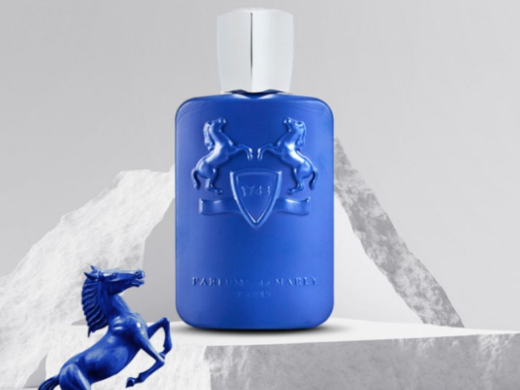 Royal Essence Percival (M) EDP nổi bật như một bản giao hưởng tươi mới, đầy sức sống, được sáng tạo dành riêng cho những quý ông yêu thích phong cách hiện đại