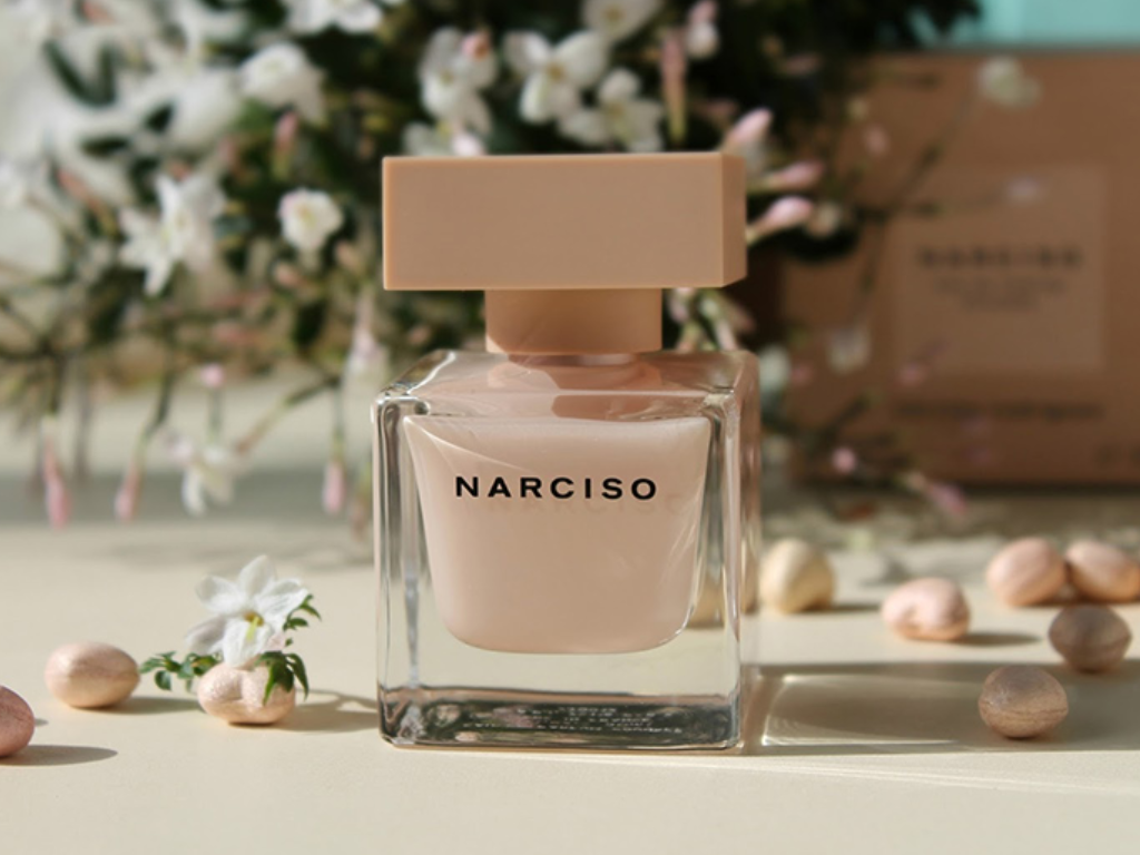 Nước hoa Narciso Poudrée for Women là hiện thân hoàn hảo của nét đẹp nữ tính nhẹ nhàng, gợi cảm và đầy tinh tế.