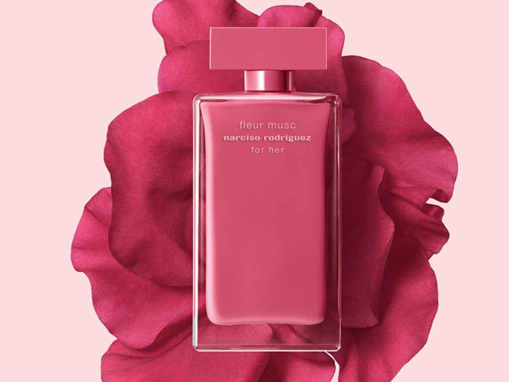 Nước hoa Narciso Rodriguez Fleur Musc For Her là tuyên ngôn mùi hương đầy sống động, tôn vinh vẻ đẹp nữ tính hiện đại thông qua sự kết hợp tinh tế giữa hoa cỏ quyến rũ và xạ hương đặc trưng. 
