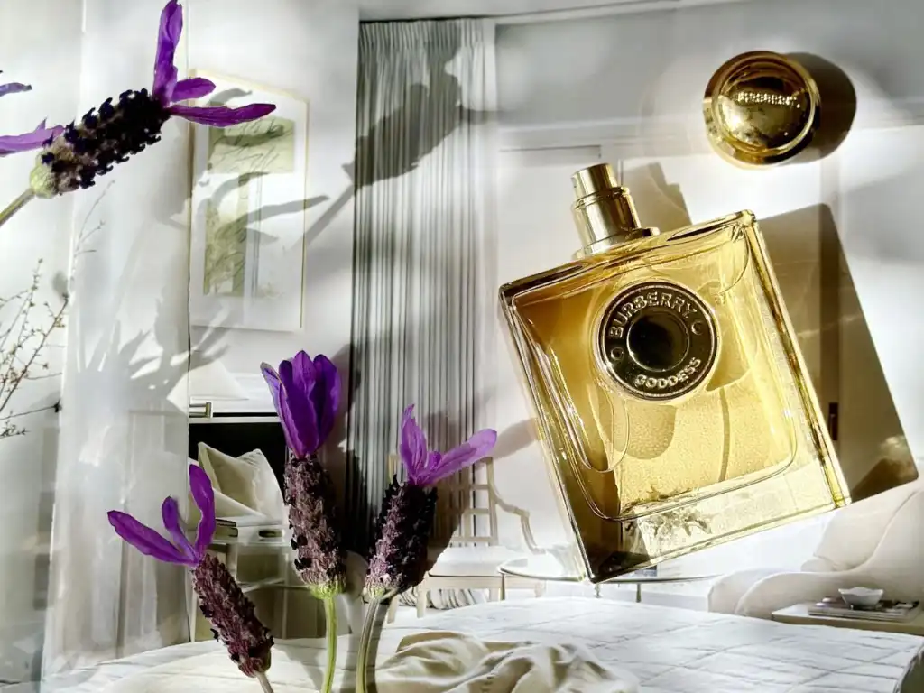 Burberry Goddess EDP mạnh mẽ đầy táo bạo