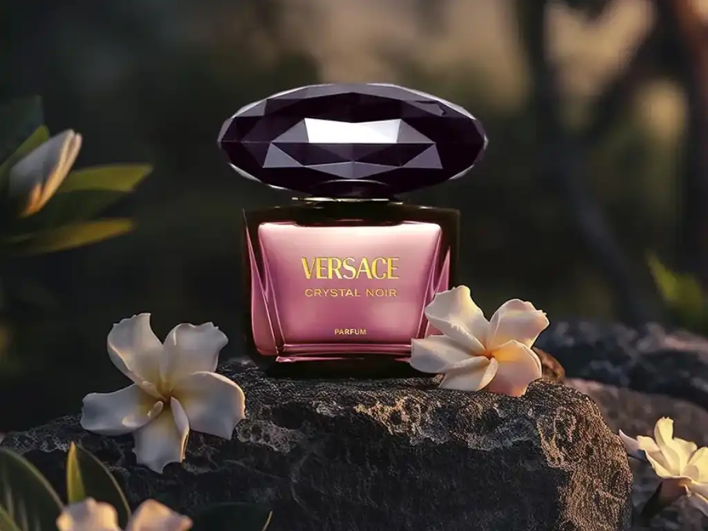 Versace Crystal Noir Parfum bí ẩn và quyến rũ