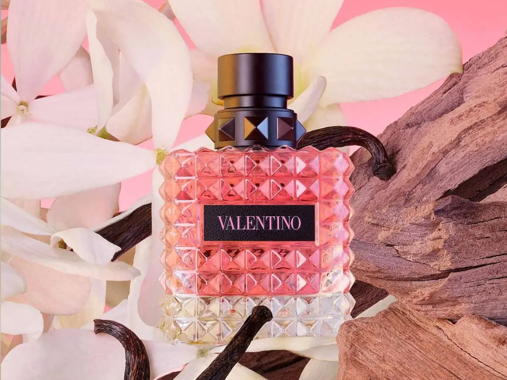 Valentino Donna Born In Roma EDP là hiện thân của người phụ nữ hiện đại: mạnh mẽ nhưng vẫn dịu dàng, cá tính nhưng đầy nữ tính