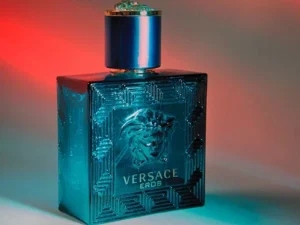 Eros Parfum được xem là “phiên bản quyền lực” của dòng Eros khi sở hữu nồng độ parfum đậm đặc, giúp hương thơm lưu giữ vượt trội