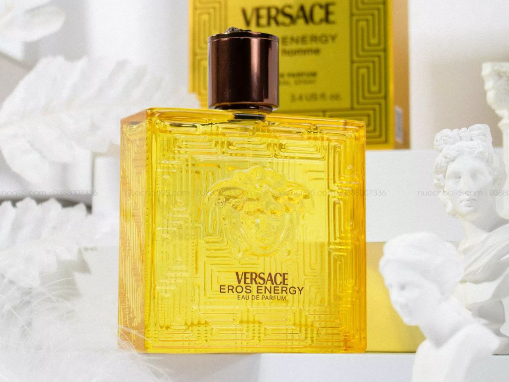 Thiết kế chai nước hoa Versace Eros Energy EDP là sự kế thừa và đổi mới tinh tế từ dòng Eros huyền thoại.