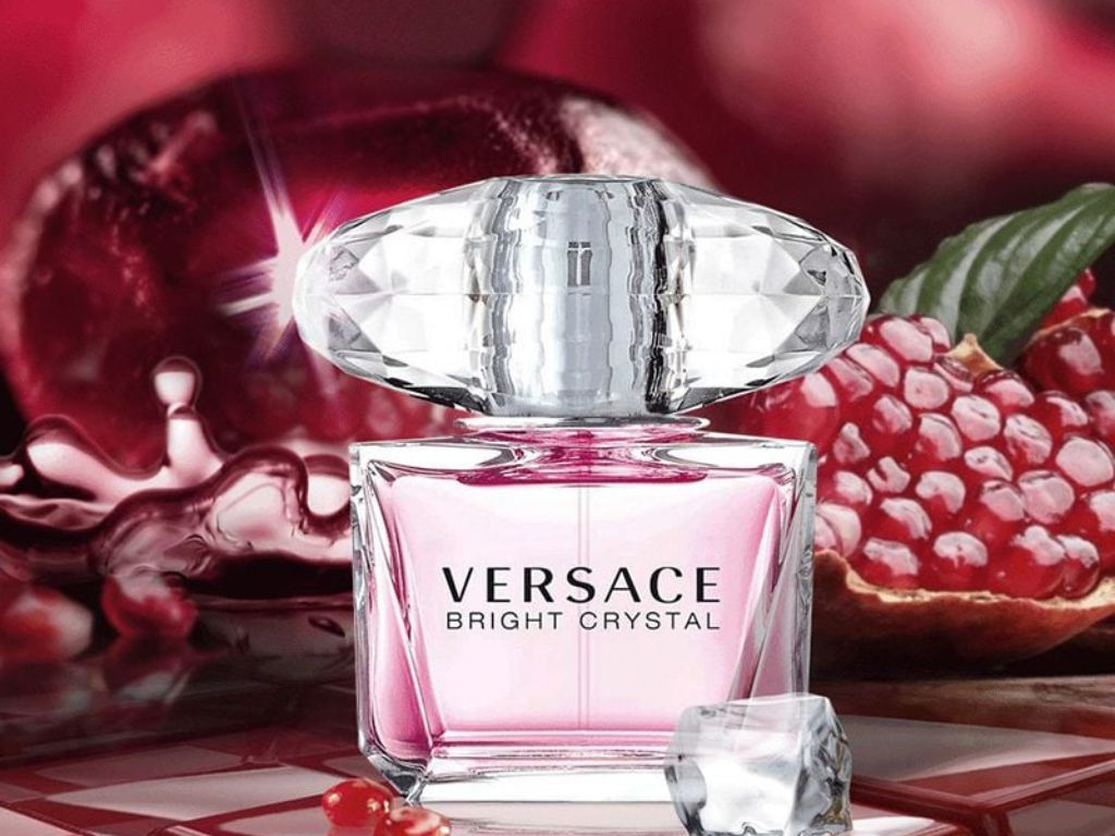 Versace Bright Crystal là một trong những dòng nước hoa kinh điển, góp mặt thường xuyên trong bảng xếp hạng nước hoa Versace nữ mùi nào thơm nhất 
