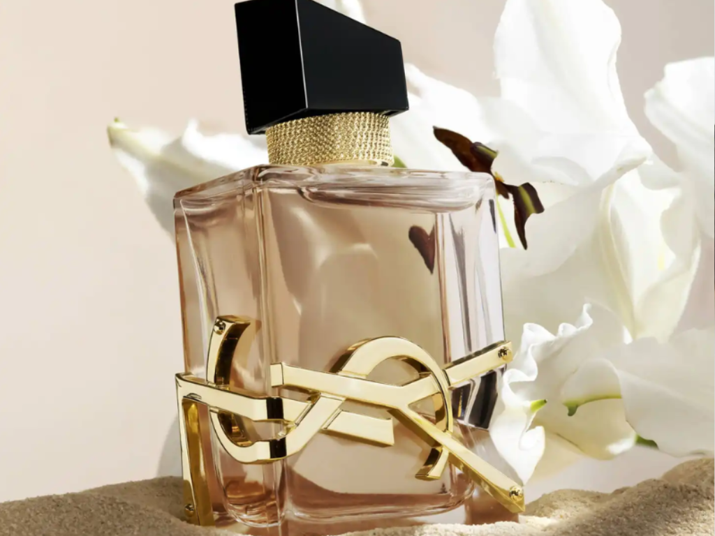 Nước hoa YSL Libre nữ - Yves Saint Laurent Libre Flowers Flames EDP là bản hòa ca rực rỡ của các loài hoa, dành cho quý cô yêu sự nổi bật và quyền lực.