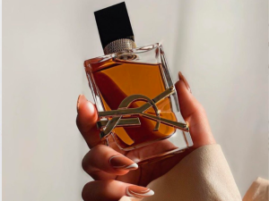 Nước hoa YSL Libre nữ - Libre EDP Intense mang phong cách đậm đà và sâu lắng, lý tưởng cho những người phụ nữ tự tin, mạnh mẽ.