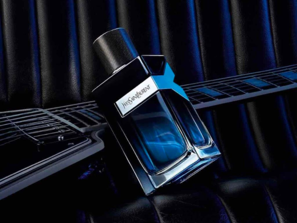 Nước hoa Y EDP mang lại sự tươi mới, trẻ trung với hương cam quýt rực rỡ ở tầng hương đầu.