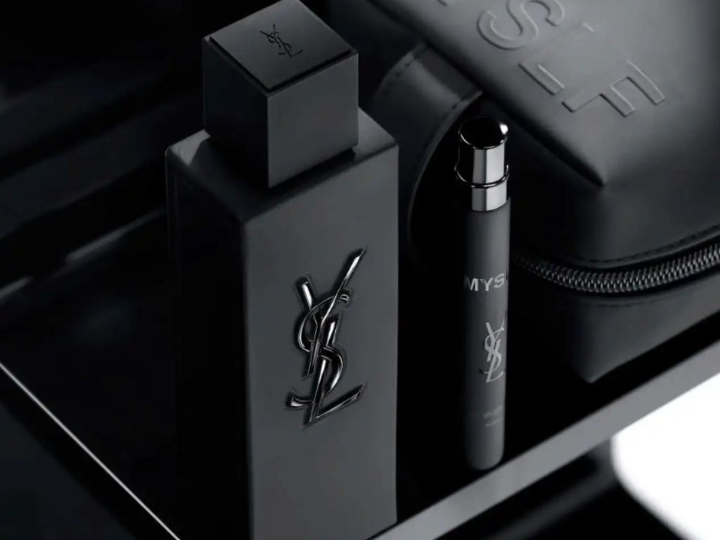 Nước hoa Yves Saint Laurent Myslf Le Parfum là phiên bản nâng cấp của dòng MYSLF, mang đến trải nghiệm hương thơm đậm đà và sâu lắng hơn so với bản EDP