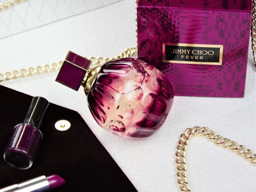 Jimmy Choo Fever For Women EDP là hiện thân của vẻ đẹp gợi cảm, bí ẩn và đầy mê hoặc 