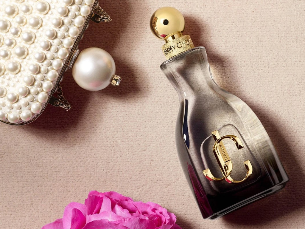 Là biểu tượng của sự quyến rũ hiện đại và bản lĩnh nữ tính, Jimmy Choo I Want Choo Forever EDP mang đến một tuyên ngôn hương thơm đầy quyền lực 