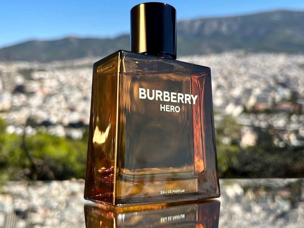 Burberry Hero Intense Parfum là minh chứng sống động cho sự mạnh mẽ, độc lập và bản lĩnh của người đàn ông hiện đại.