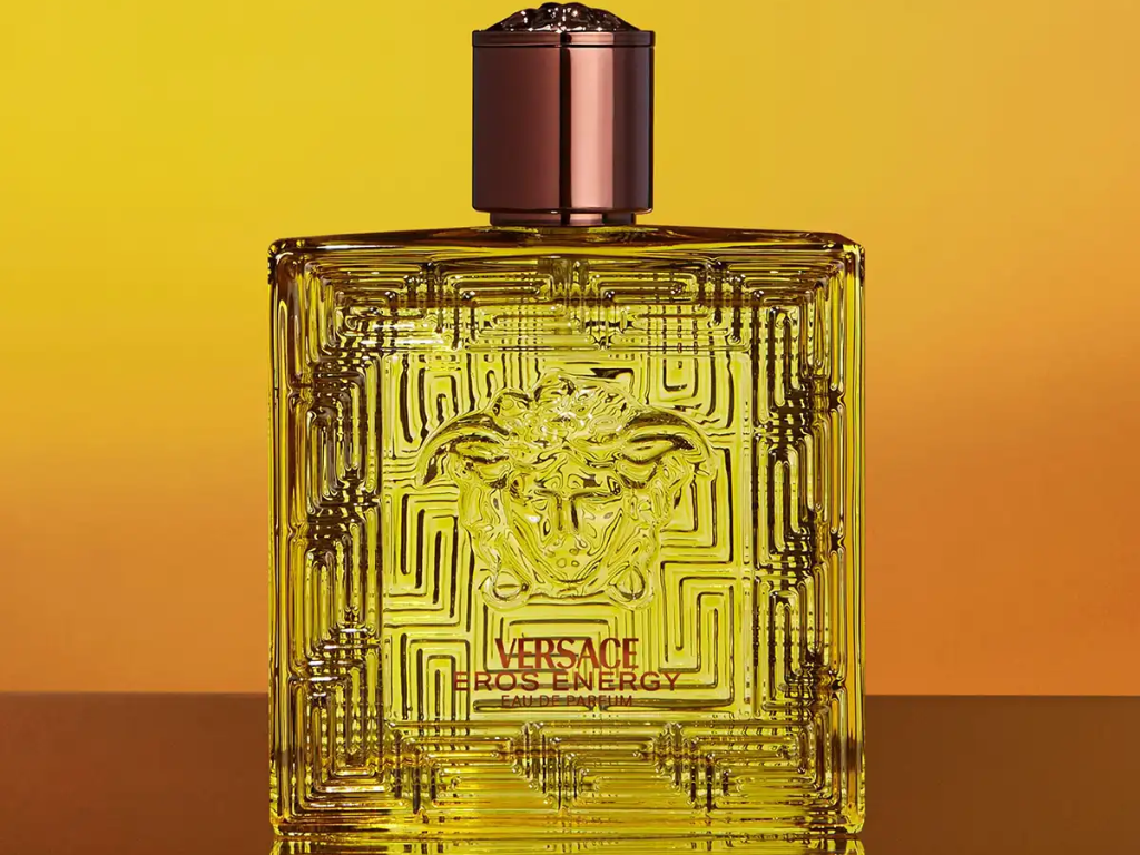 Versace Eros Energy EDP là biểu tượng của sức sống mãnh liệt và sự lôi cuốn bản năng.
