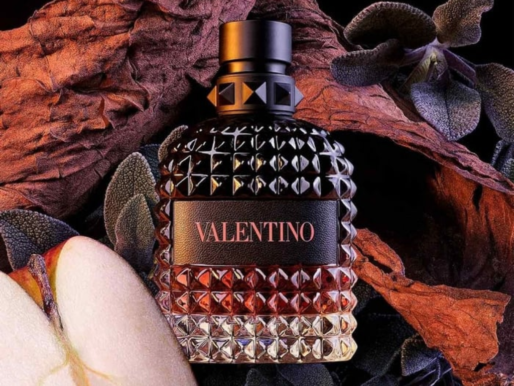 Là đại diện tiêu biểu cho phong cách Ý hiện đại, Valentino Uomo Born In Roma EDP Intense mang trong mình vẻ đẹp sang trọng, lịch lãm và đầy cuốn hút.