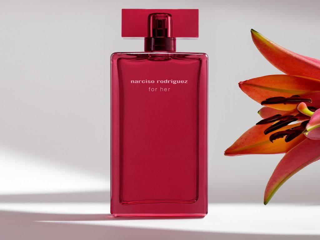 Narciso Rodriguez For Her EDP Intense là mùi hương dành riêng cho những người phụ nữ trưởng thành – bản lĩnh, tự tin và không ngại bộc lộ cảm xúc chân thật nhất của mình.