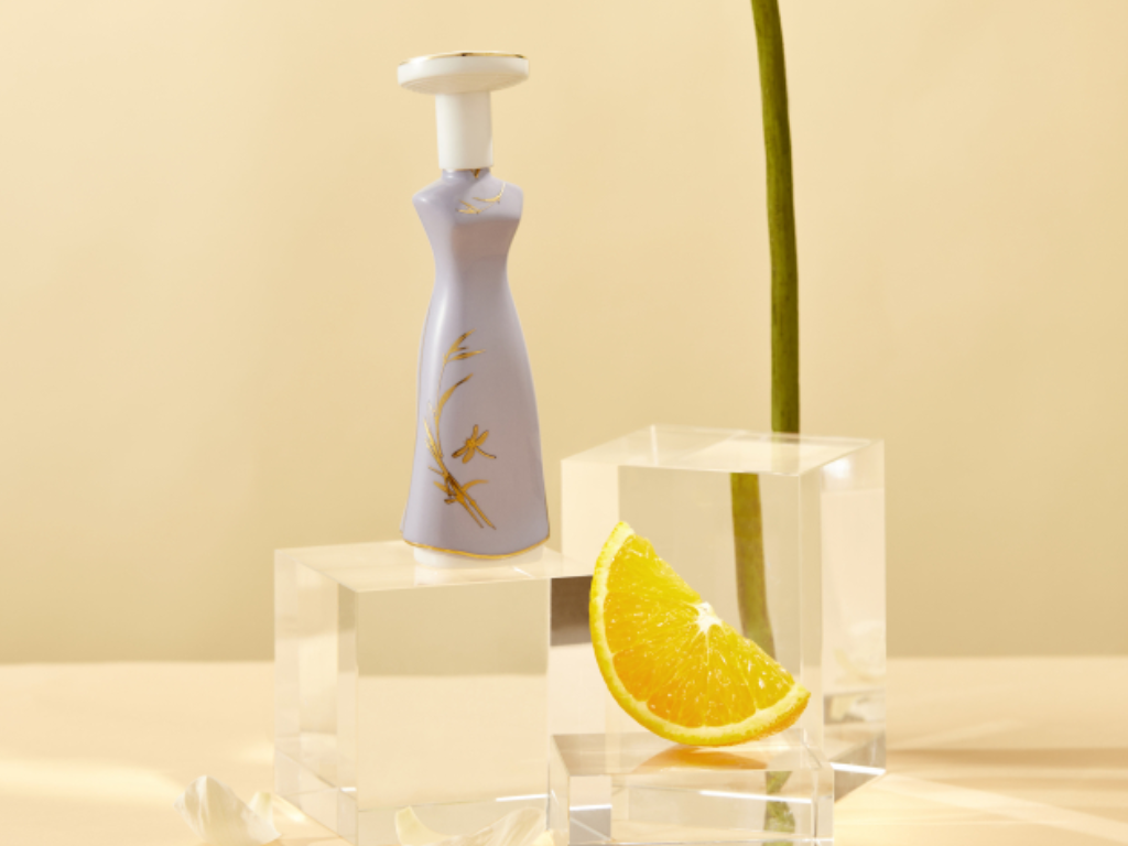 Đây là một trong những dòng nước hoa được yêu thích nhất tại shop nước hoa ở Huế Thế Giới Nước Hoa nhờ sự hòa quyện giữa nét truyền thống và tinh thần hiện đại.