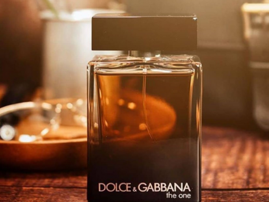 Dolce & Gabbana The One for Men EDP là biểu tượng của sự lịch lãm Ý truyền thống, hòa quyện cùng nét hiện đại cuốn hút.