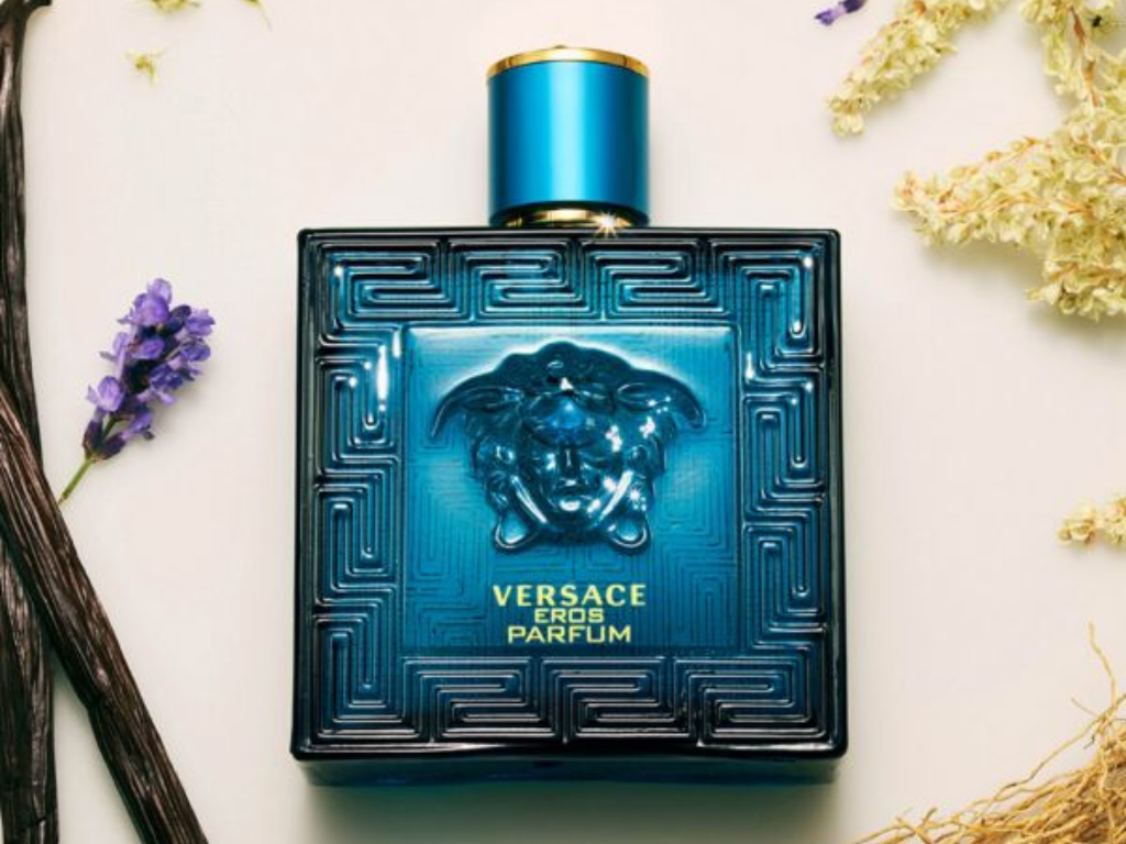 Versace Eros Parfum là phiên bản nâng cấp đầy cuốn hút của dòng Eros huyền thoại, mang trong mình sự hòa quyện hoàn hảo giữa tươi mát và ấm áp