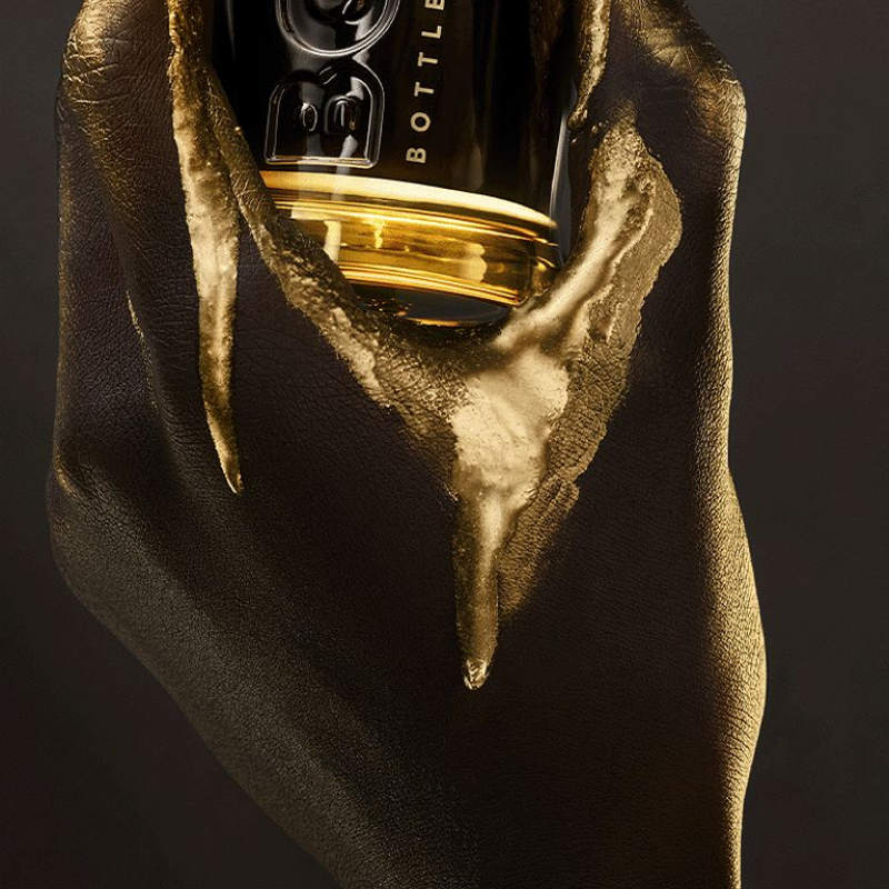 Hugo Boss Men's Bottled Absolu Parfum Intense EDP has a bold design.