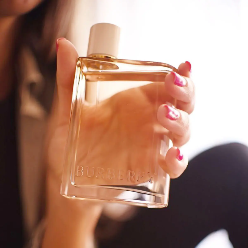 Burberry Her EDP thiết kế tinh giản nhưng tinh tế