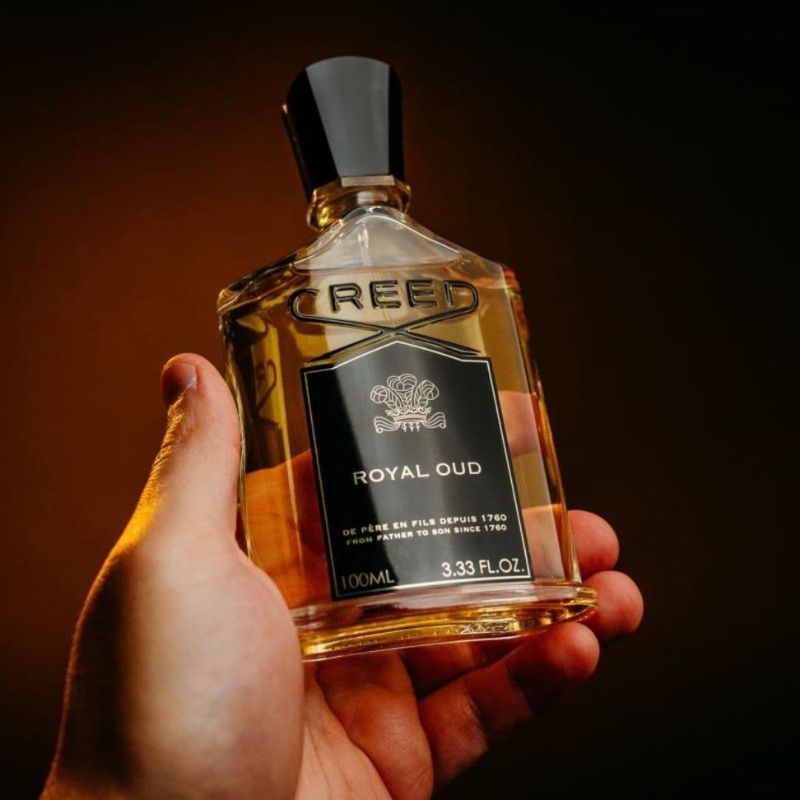 Creed Royal Oud EDP is a masterpiece inspired by the opulence of Eastern royalty, skillfully combined with the refined elegance of European artistry.