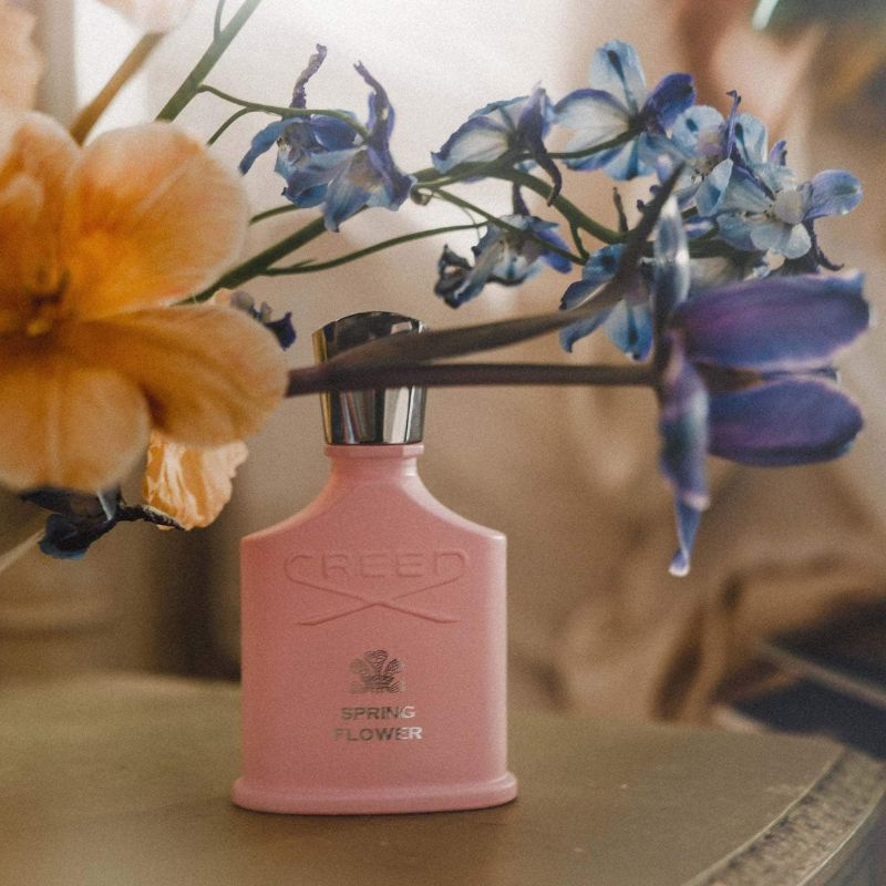 Nước hoa Creed Spring Flower EDP là sự kết hợp hài hòa giữa nét đẹp cổ điển và phong cách hiện đại, được thiết kế để tôn vinh sự duyên dáng của người phụ nữ