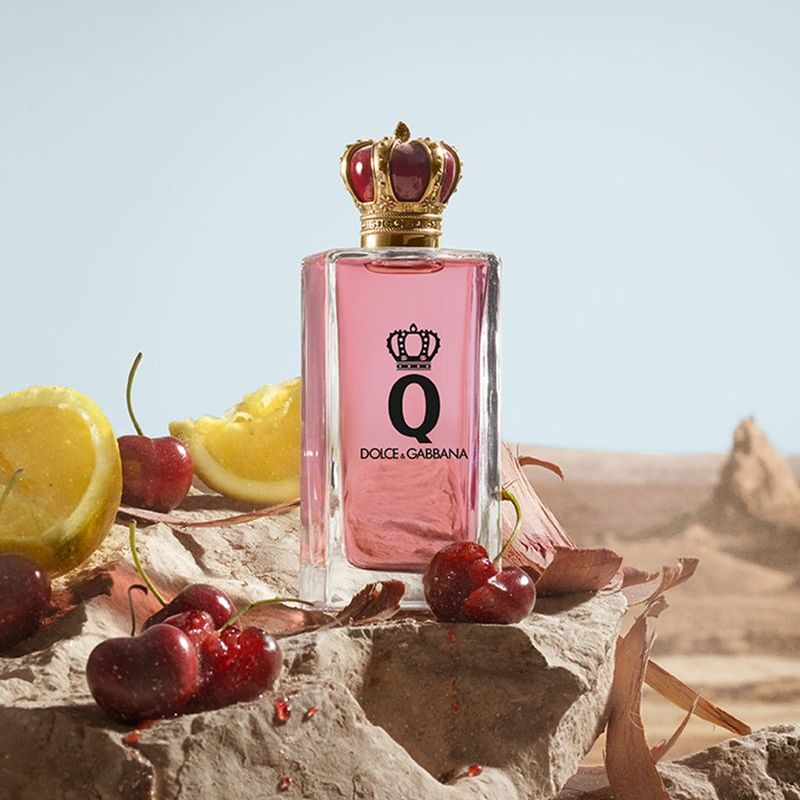Nước hoa Dolce&Gabbana Q EDP bung tỏa hương cam bergamot, chanh Sicilia v&agrave; quả anh đ&agrave;o ch&iacute;n mọng