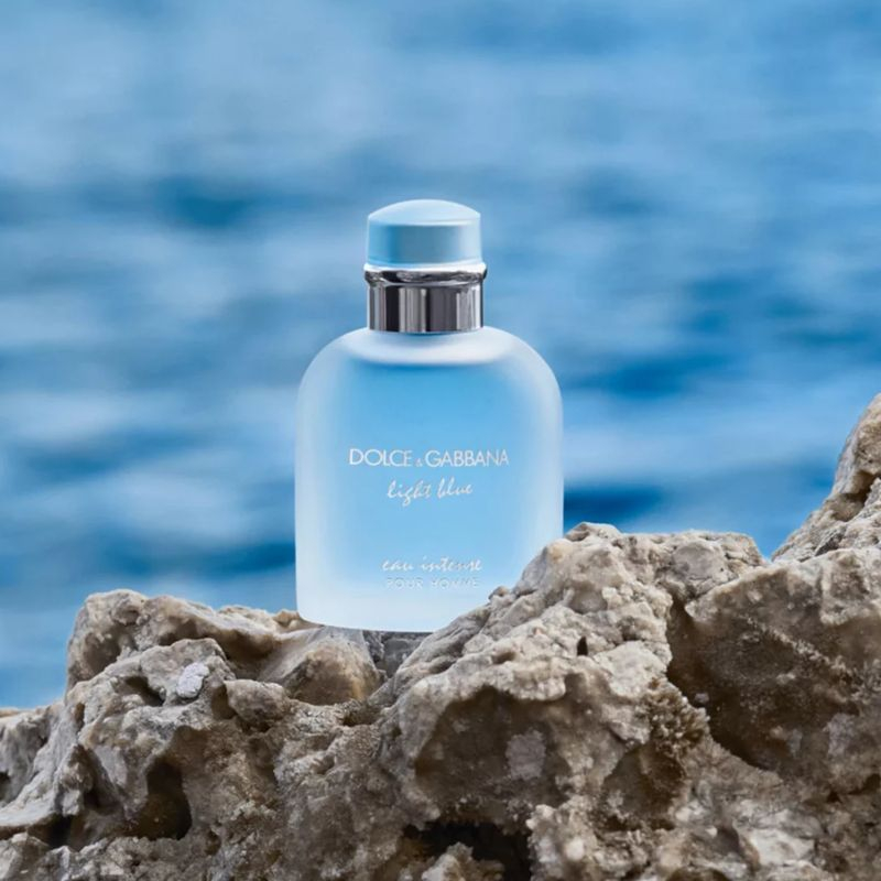 Nước hoa Light Blue Eau Intense for men được ra mắt như một biểu tượng của sự tươi mới, nam tính và quyến rũ.