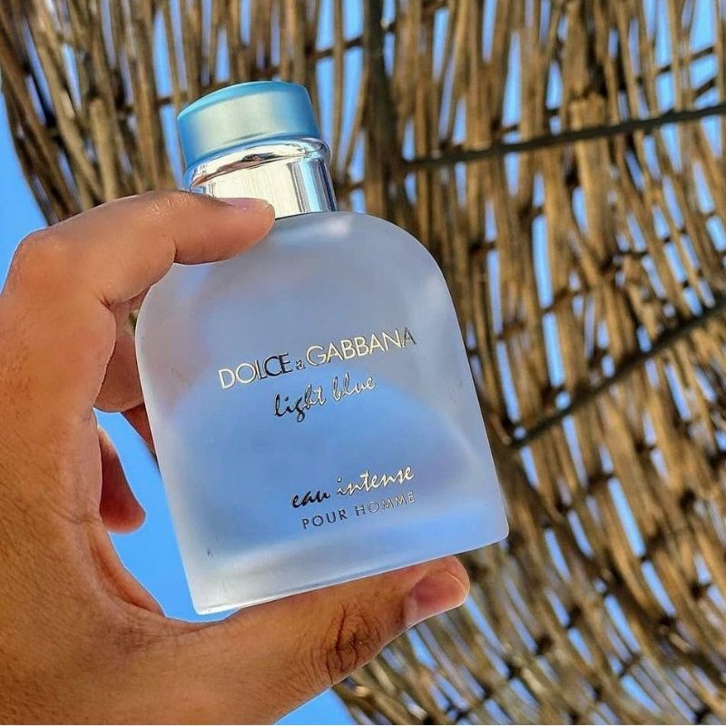 Phiên bản Nước hoa Light Blue Eau Intense for men cao cấp càng làm hài lòng tín đồ hương thơm khi kết hợp hoàn hảo giữa thiết kế tinh xảo và hương thơm bền bỉ.