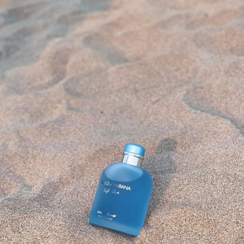 Mở đầu, Nước hoa Light Blue Eau Intense for men mang đến sự bùng nổ từ cam quýt Sicilia và bưởi chùm.