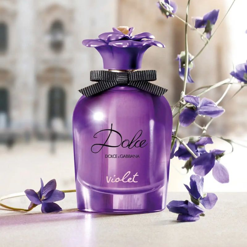 Nước hoa Dolce&Gabbana Dolce Violet EDT còn gây ấn tượng mạnh mẽ với thiết kế mang đậm tính nghệ thuật
