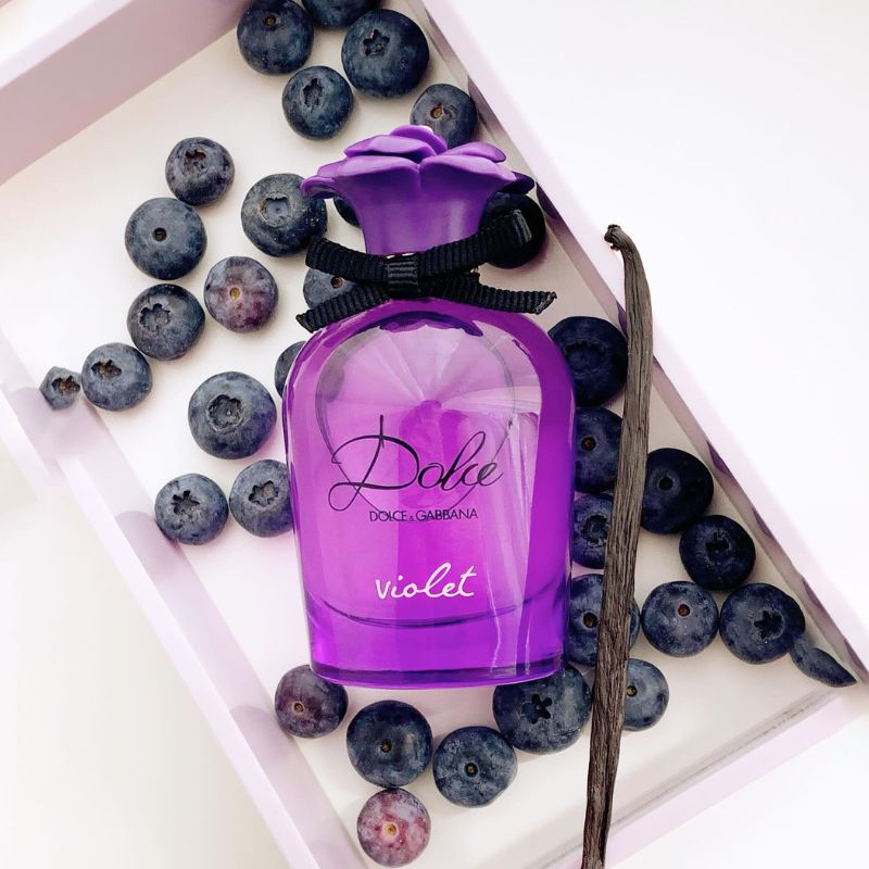 Hành trình hương thơm của Nước hoa Dolce&Gabbana Dolce Violet EDT là sự kết hợp tài tình của nhiều tầng hương, mang đến trải nghiệm giàu cảm xúc cho người dùng.