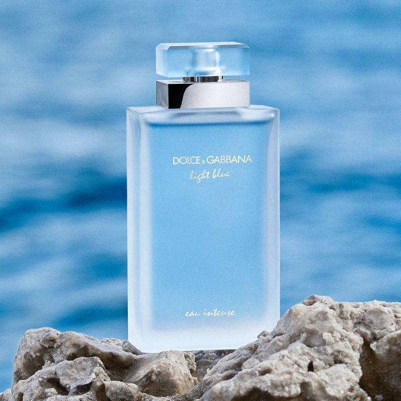 Nước hoa Dolce&Gabbana Light Blue Eau Intense EDP là biểu tượng của sự tươi mát, phóng khoáng và sang trọng