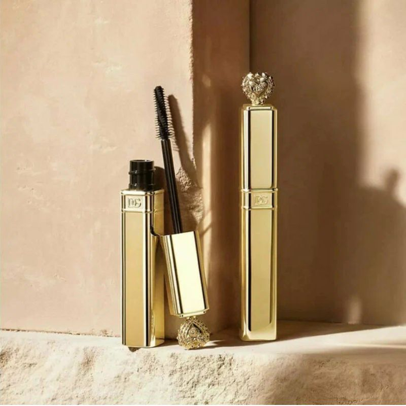 Song hành cùng nước hoa, Mascara mini trong Giftset Dolce&Gabbana Devotion YN 2Pcs mang đến sự hoàn hảo cho phong cách cá nhân.