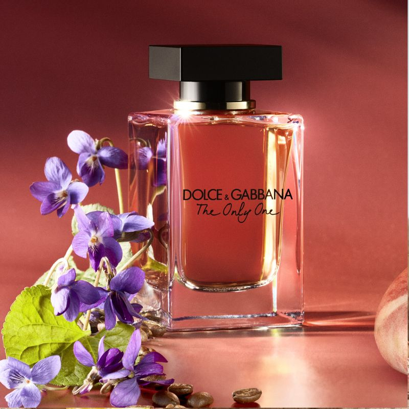 Sản phẩm ch&iacute;nh trong giftset ch&iacute;nh l&agrave; nước hoa Dolce&Gabbana The Only One 100ml &ndash; biểu tượng quyến rũ v&agrave; sang trọng.