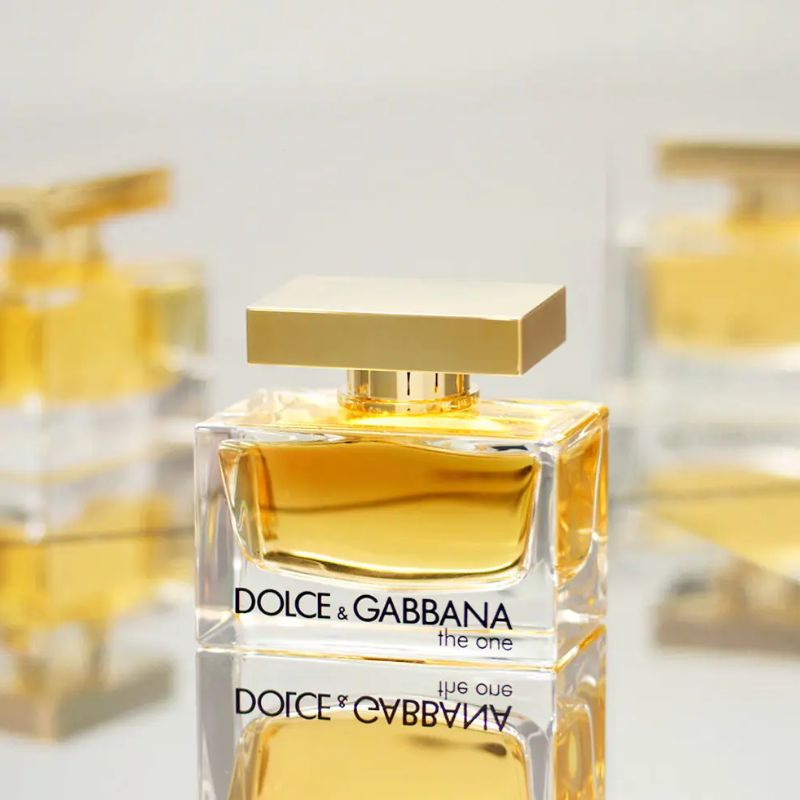 Giftset Dolce&Gabbana The One YN 2Pcs nhấn mạnh sự sang trọng qua hương hoa phương Đ&ocirc;ng quyến rũ, khiến người phụ nữ trở n&ecirc;n cuốn h&uacute;t ở bất cứ đ&acirc;u.