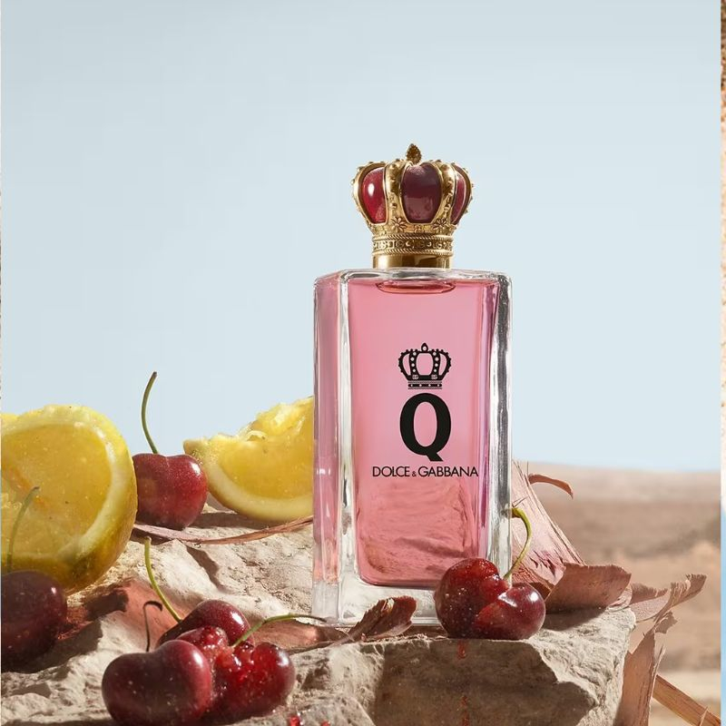 Nếu thiết kế làm nên sự sang trọng bên ngoài, thì hương thơm chính là linh hồn của Giftset Dolce&Gabbana Q EDP Intense 2PCS.